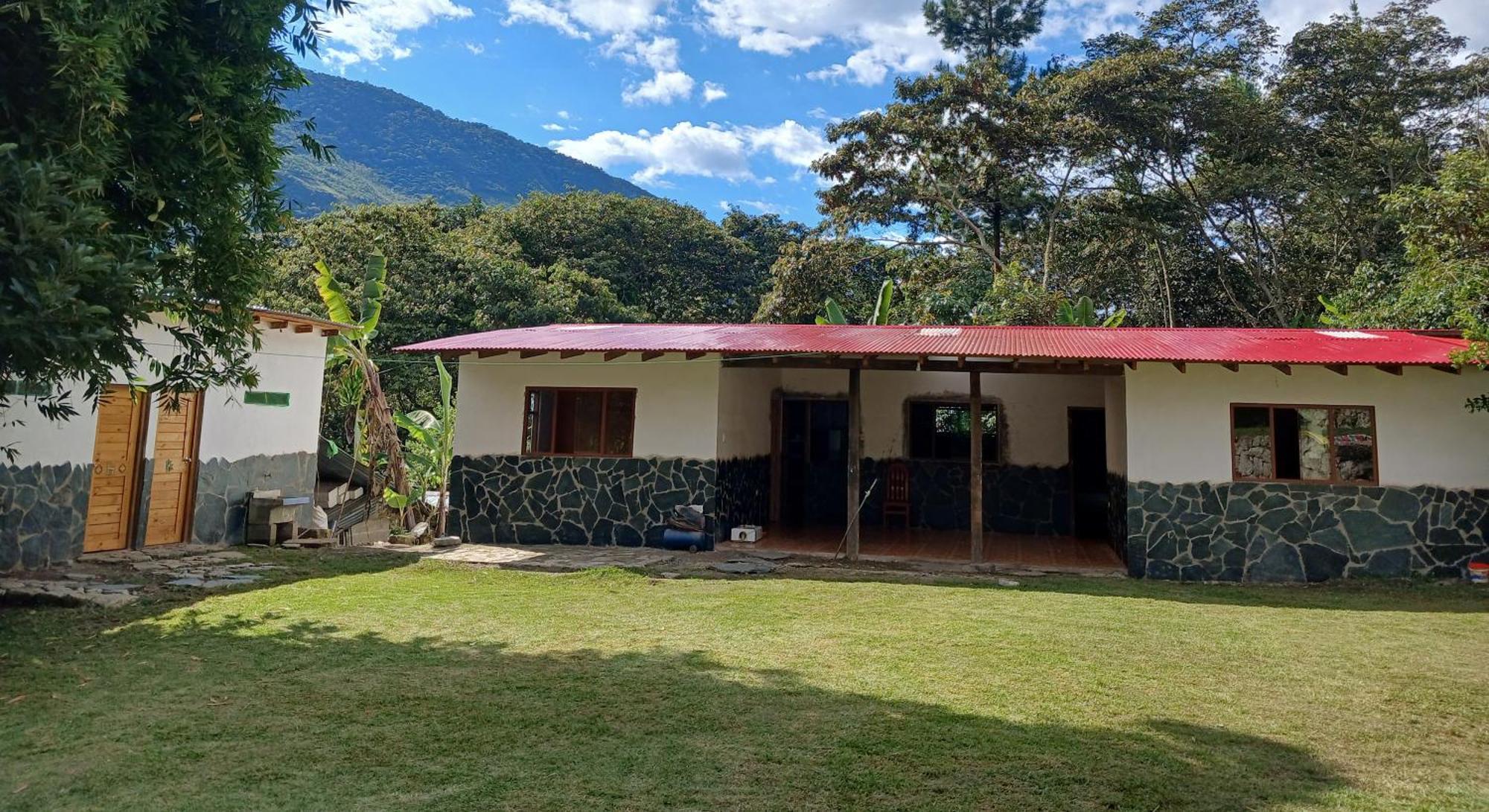Lia B&B Lucmabamba Sahuayaco Exteriör bild