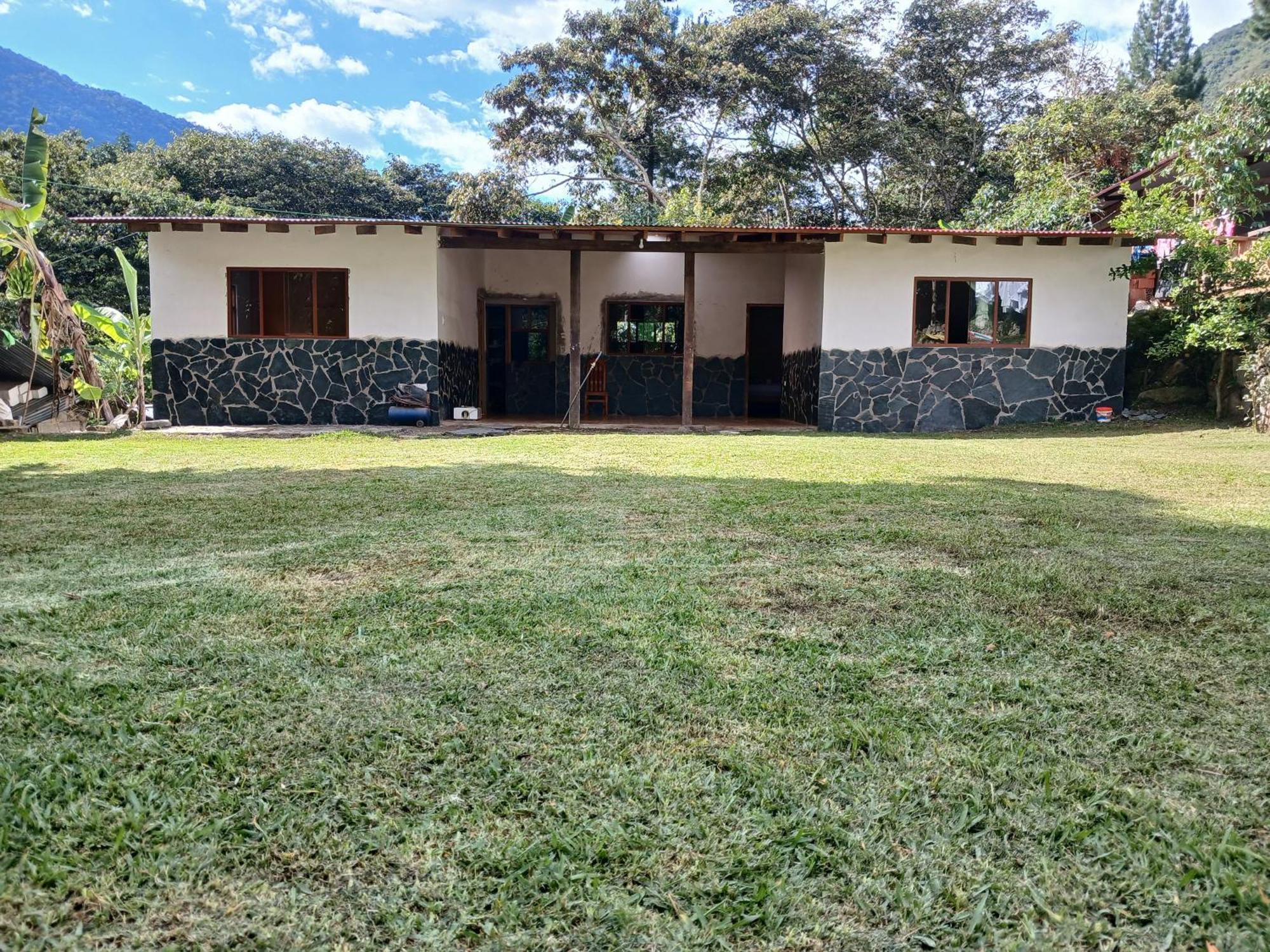 Lia B&B Lucmabamba Sahuayaco Exteriör bild